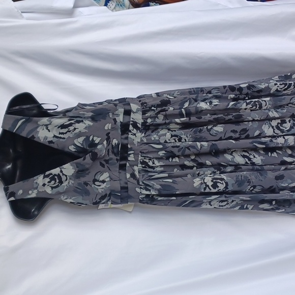 Women Studio I Grey & Black Floral Sleeveless Dress- Size 14, 22" PTP - Picture 5 of 8